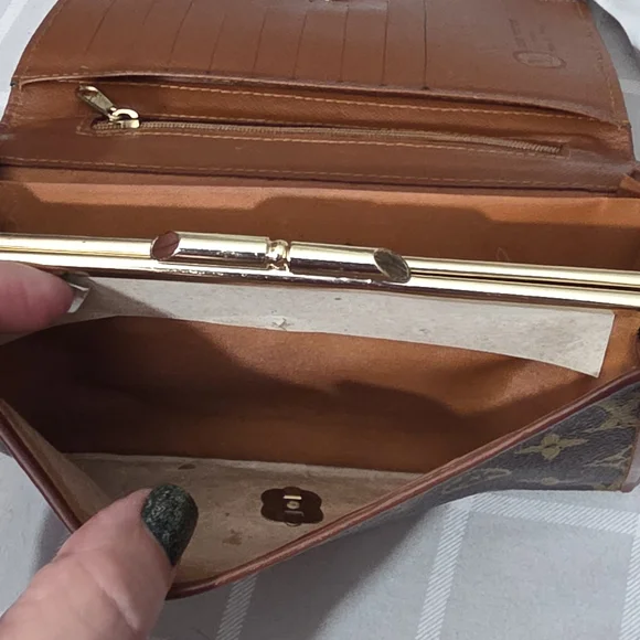 Louis Vuitton Monogram Wallet - Picture 4 of 12